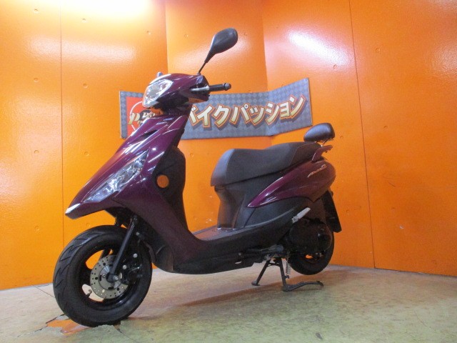 カラーもお洒落なダークグレーイッシュマゼンタメタリック！さらにタンデムが楽々になるバックレスト装備！